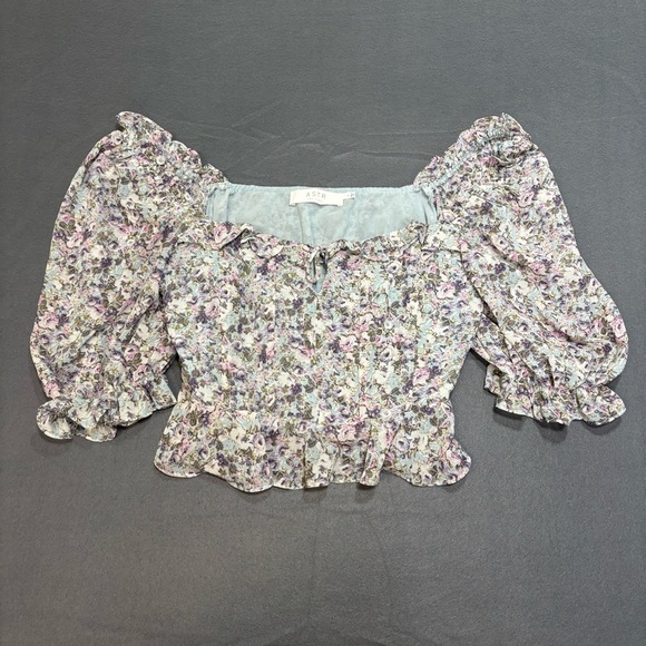 ASTR THE LABEL NEW $98 Elva Floral Ruffle Top Blue Taupe Floral Large - Picture 2 of 7
